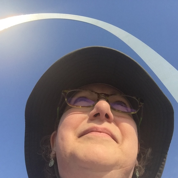 Meet your Posher, Pam - Picture 2 of 7